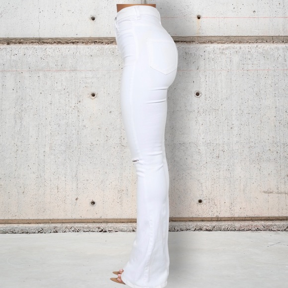 Fashion Nova white flare jean - Picture 5 of 6